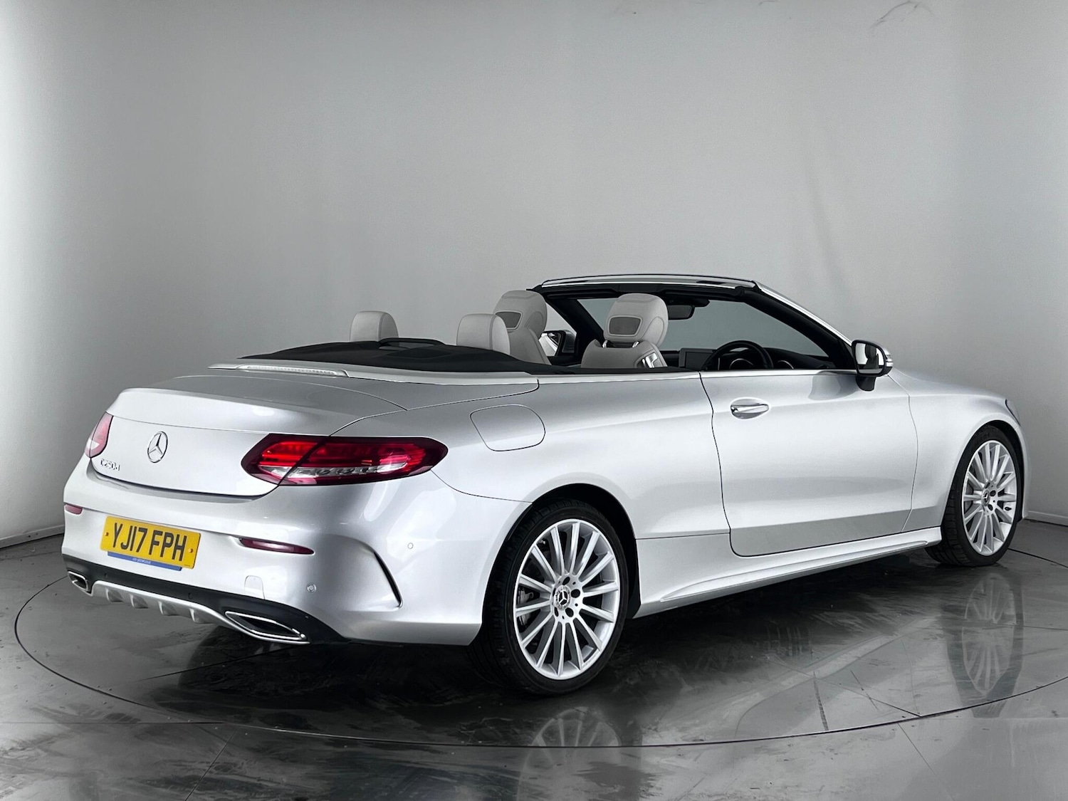 Used Mercedes-Benz C Class 2017 for sale - 77180963: Photo 4