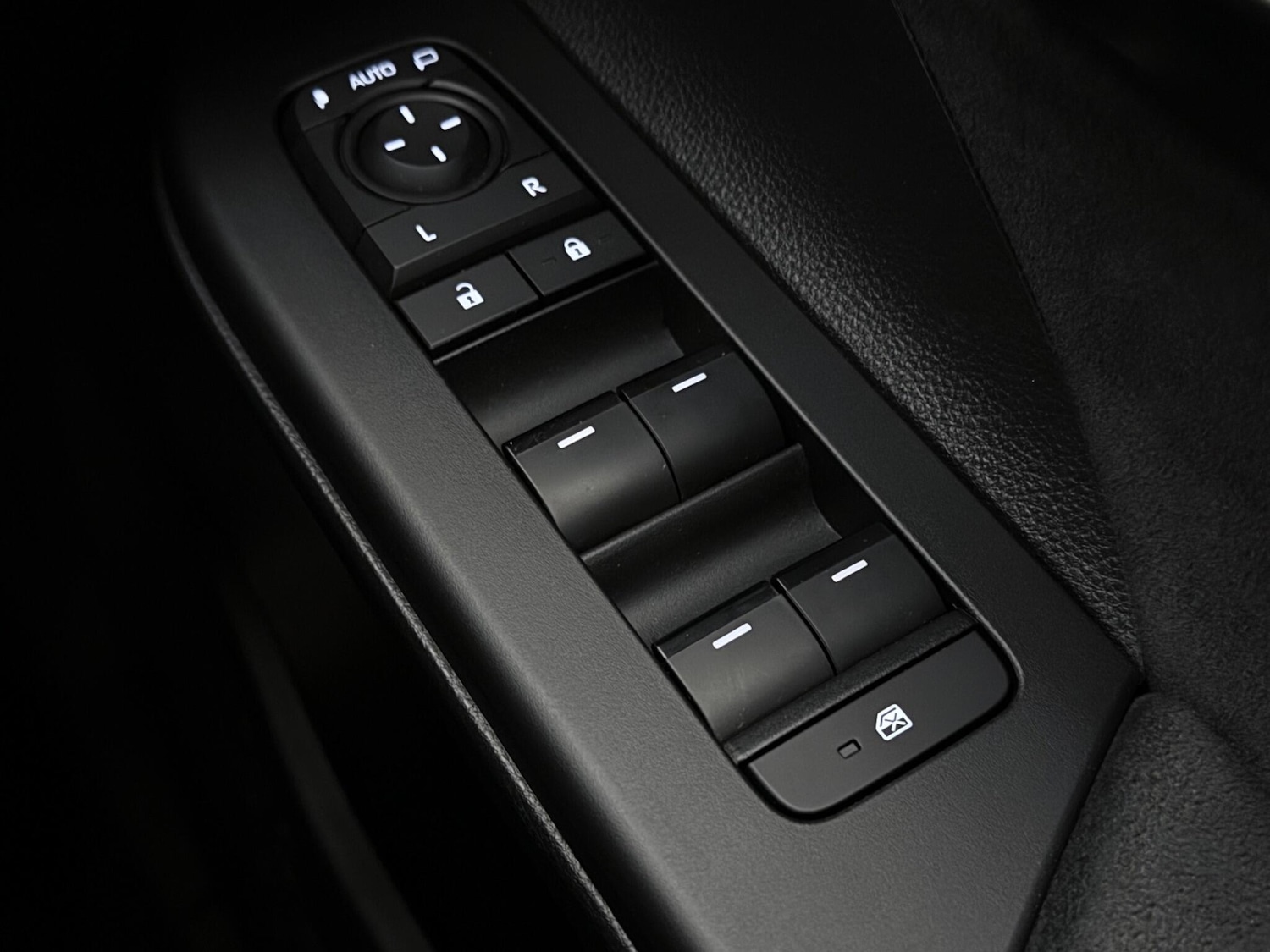 Used Toyota C-HR 2024 for sale - 76572769: Photo 42