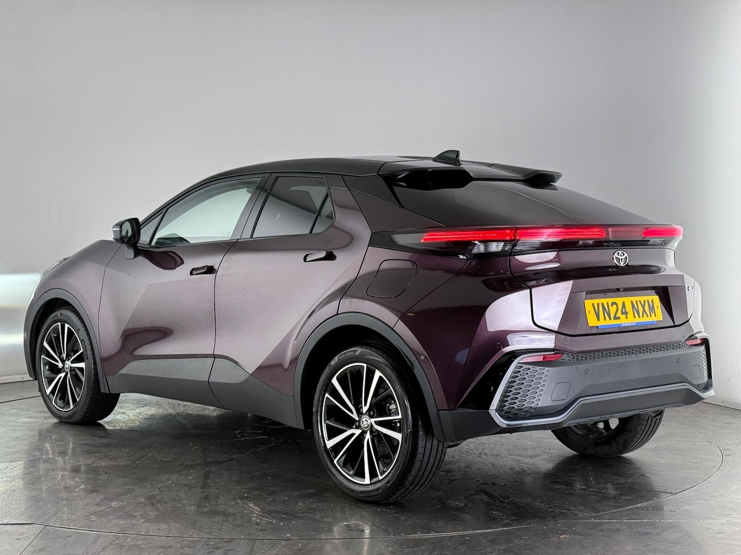 Used Toyota C-HR 2024 for sale - 76572769: Photo 5