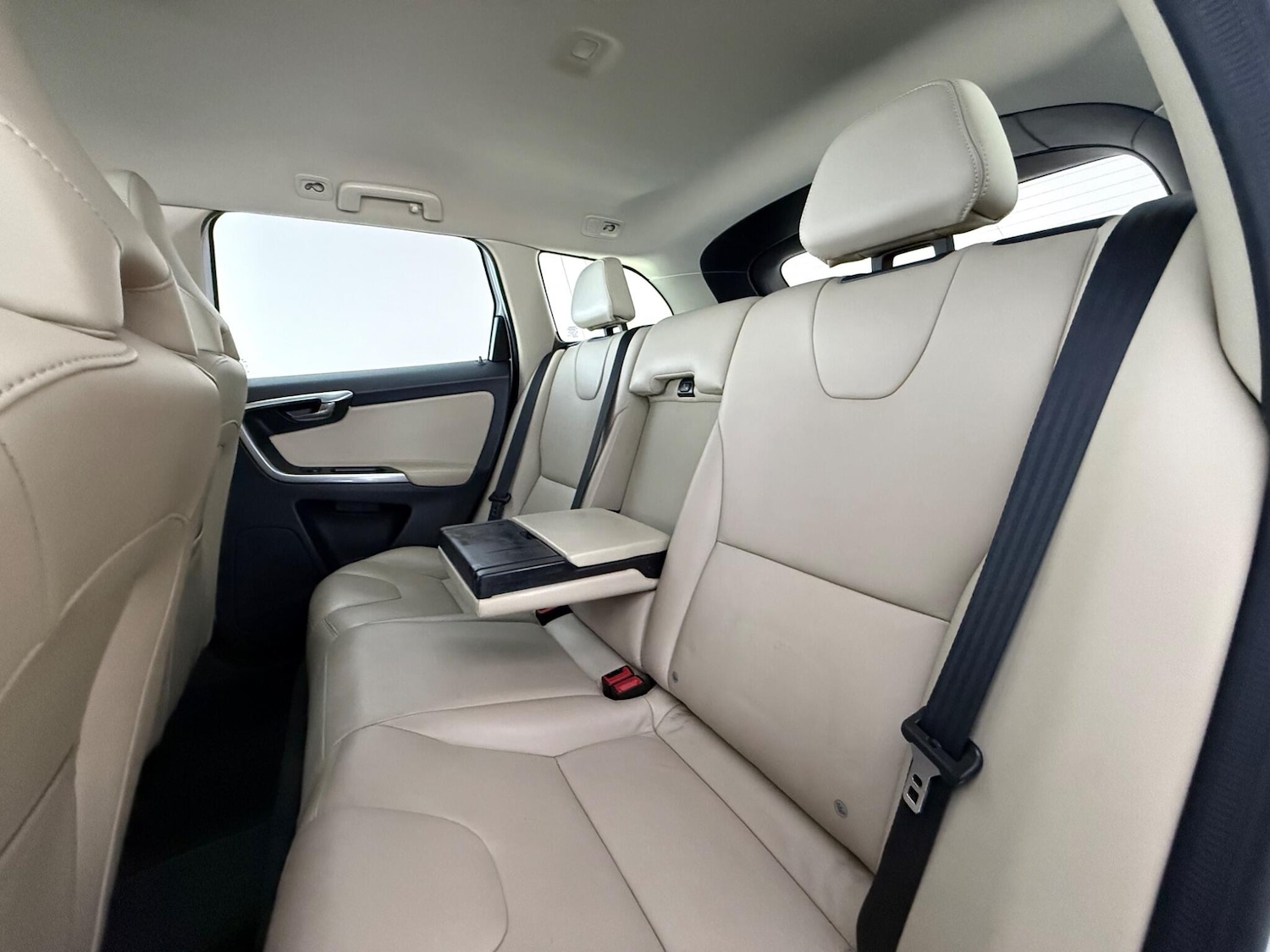 Used Volvo XC60 2017 for sale - 78185855: Photo 15