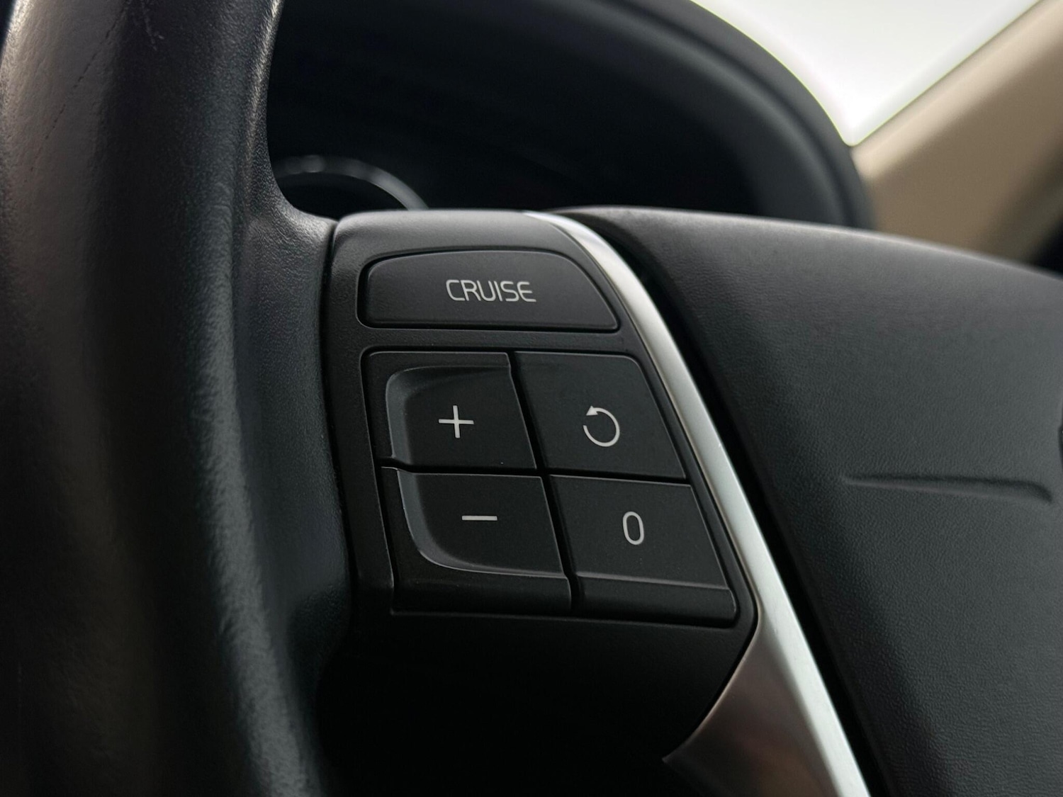 Used Volvo XC60 2017 for sale - 78185855: Photo 19