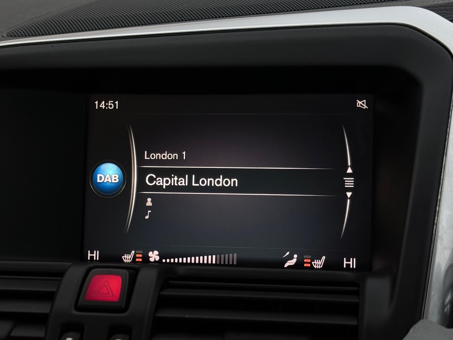 Used Volvo XC60 2017 for sale - 78185855: Photo 24