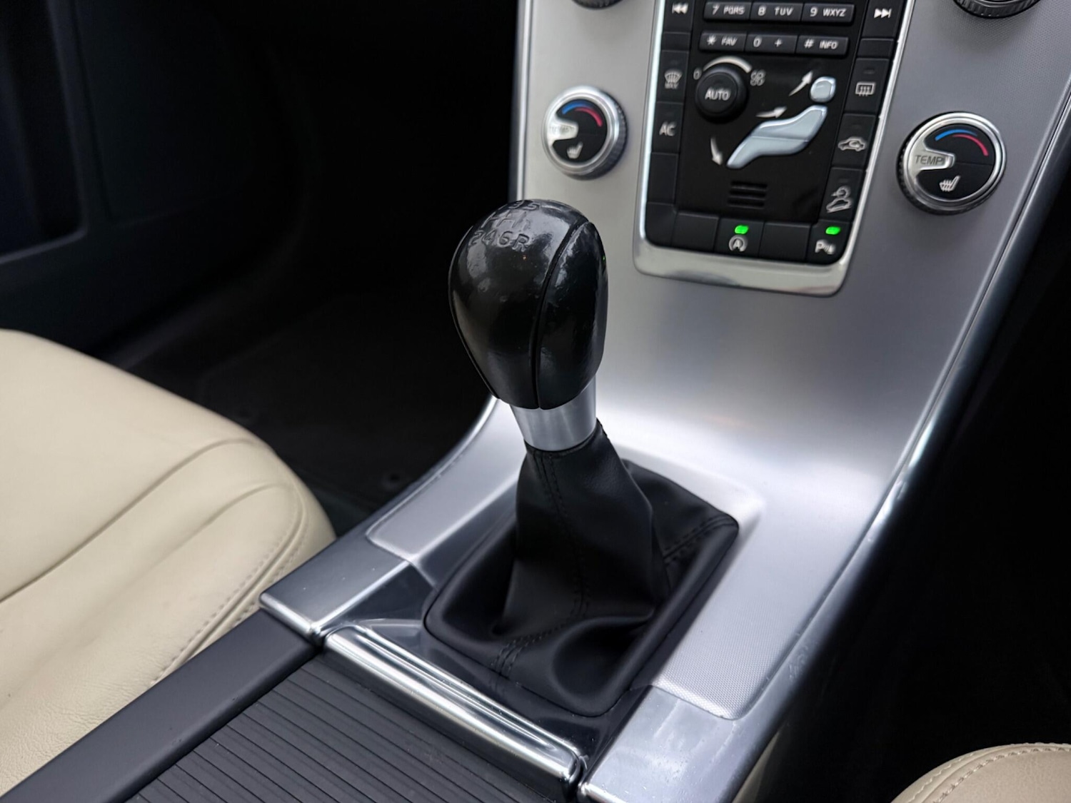 Used Volvo XC60 2017 for sale - 78185855: Photo 25