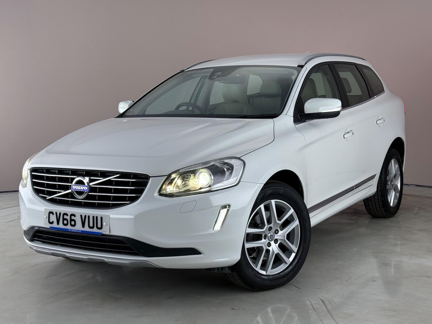 Used Volvo XC60 2017 for sale - 78185855: Photo 33