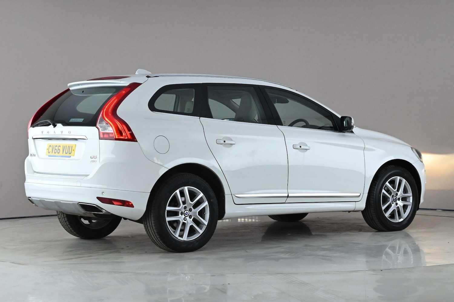 Used Volvo XC60 2017 for sale - 78185855: Photo 4