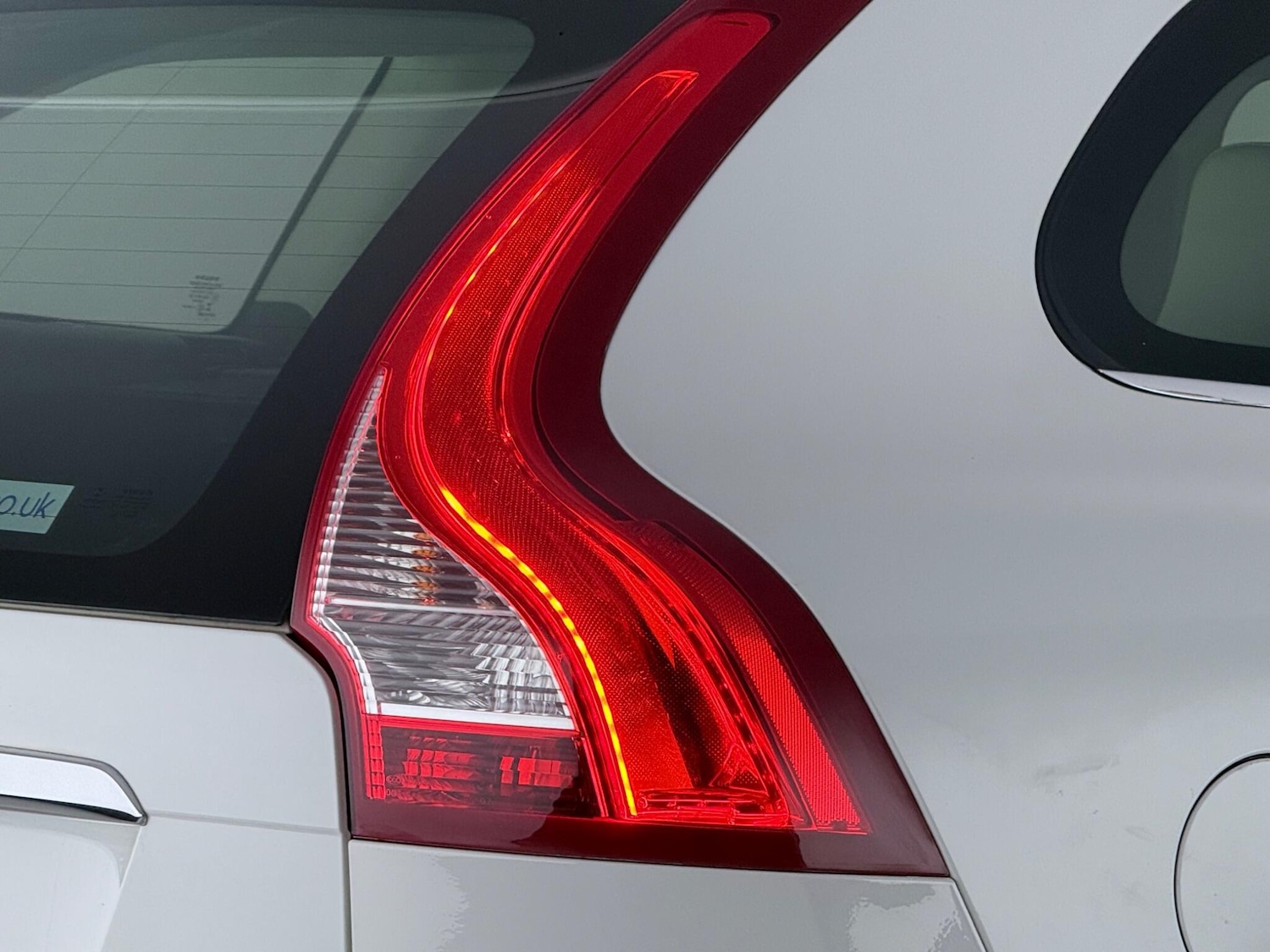 Used Volvo XC60 2017 for sale - 78185855: Photo 6