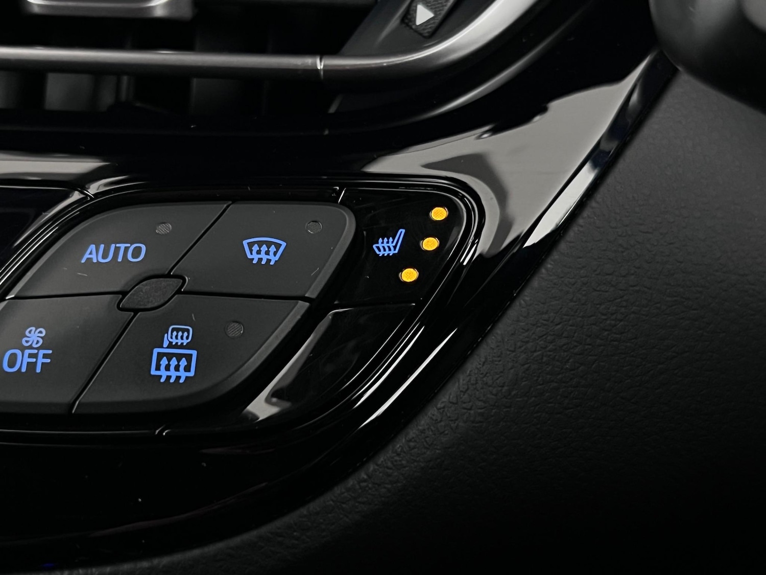 Used Toyota C-HR 2022 for sale - 77244122: Photo 31