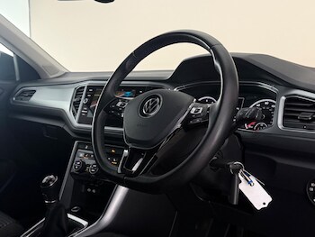 Used Volkswagen T-Roc 2021 for sale - 78574175: Photo