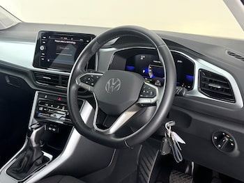 Used Volkswagen T-Roc 2023 for sale - 79121913: Photo