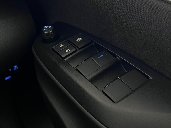Used Toyota Yaris 2023 for sale - 75727519: Photo 37