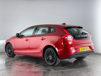 Used Volvo V40 2018 for sale - 77809296: Photo