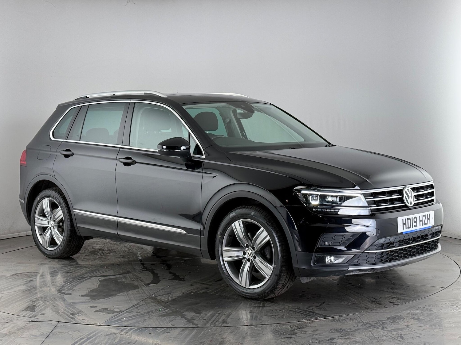 Used Volkswagen Tiguan 2019 for sale - 76468609: Photo 1