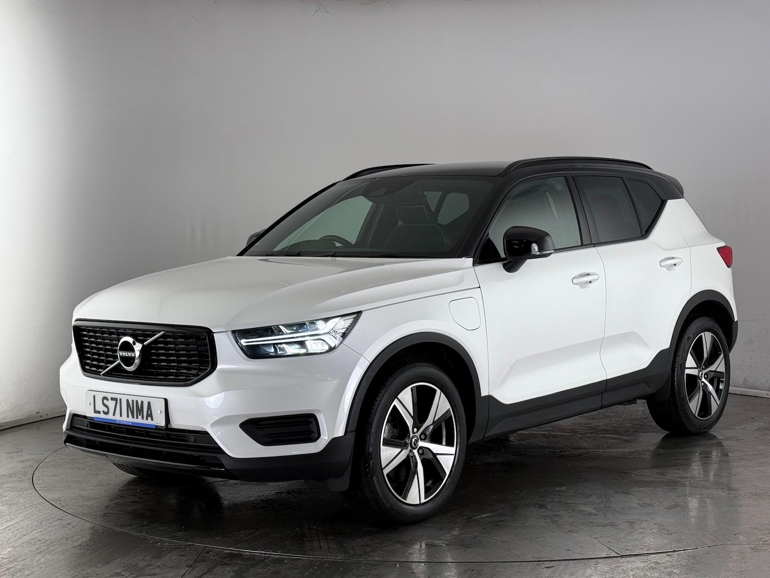 Used Volvo XC40 2021 for sale - 77221762: Photo 2