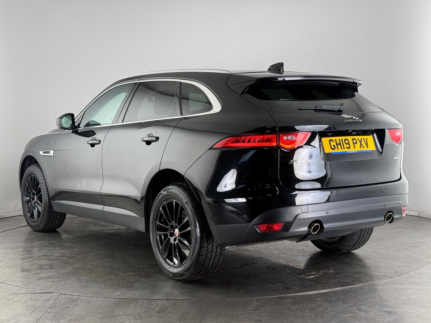 Used Jaguar F-Pace 2019 for sale - 76936567: Photo 4