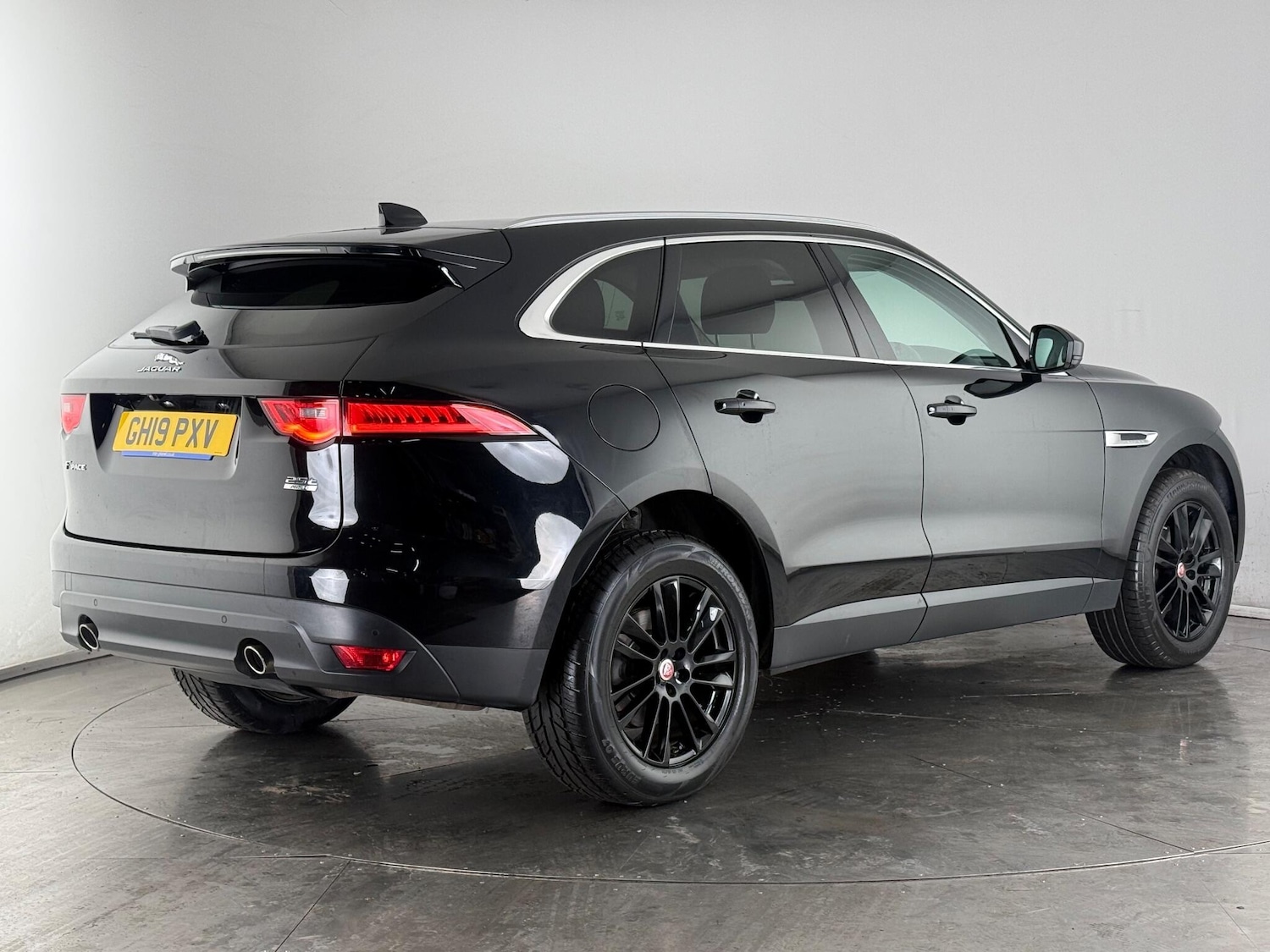 Used Jaguar F-Pace 2019 for sale - 76936567: Photo 5