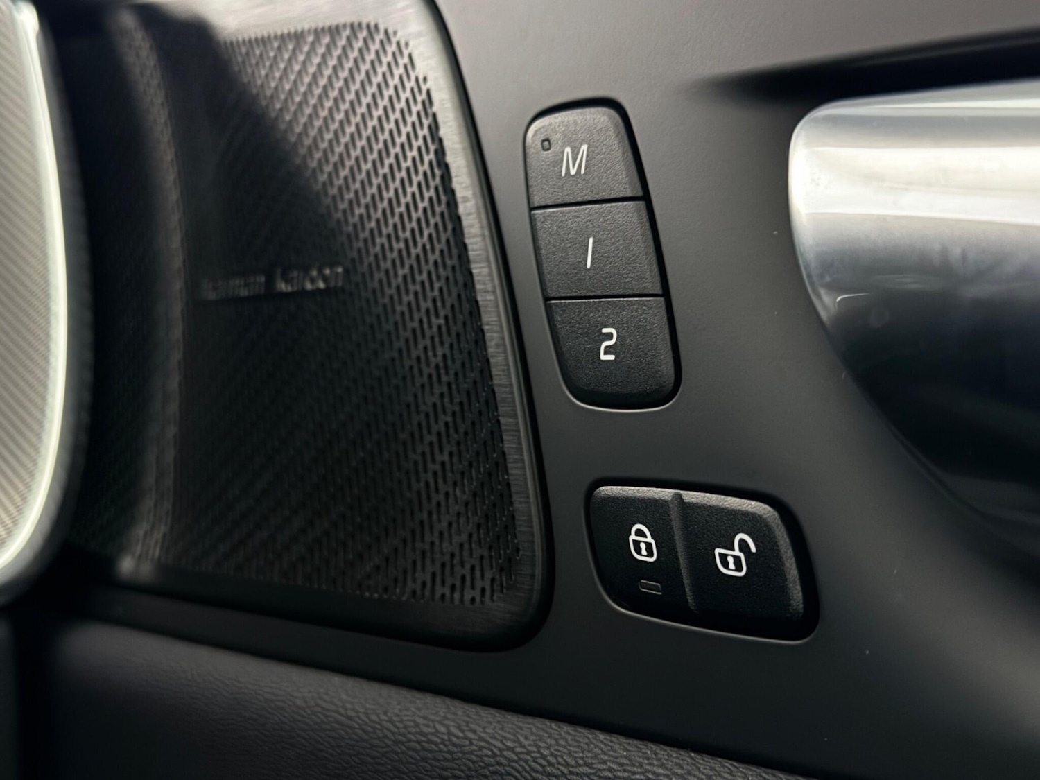 Used Volvo XC60 2023 for sale - 77268239: Photo 10