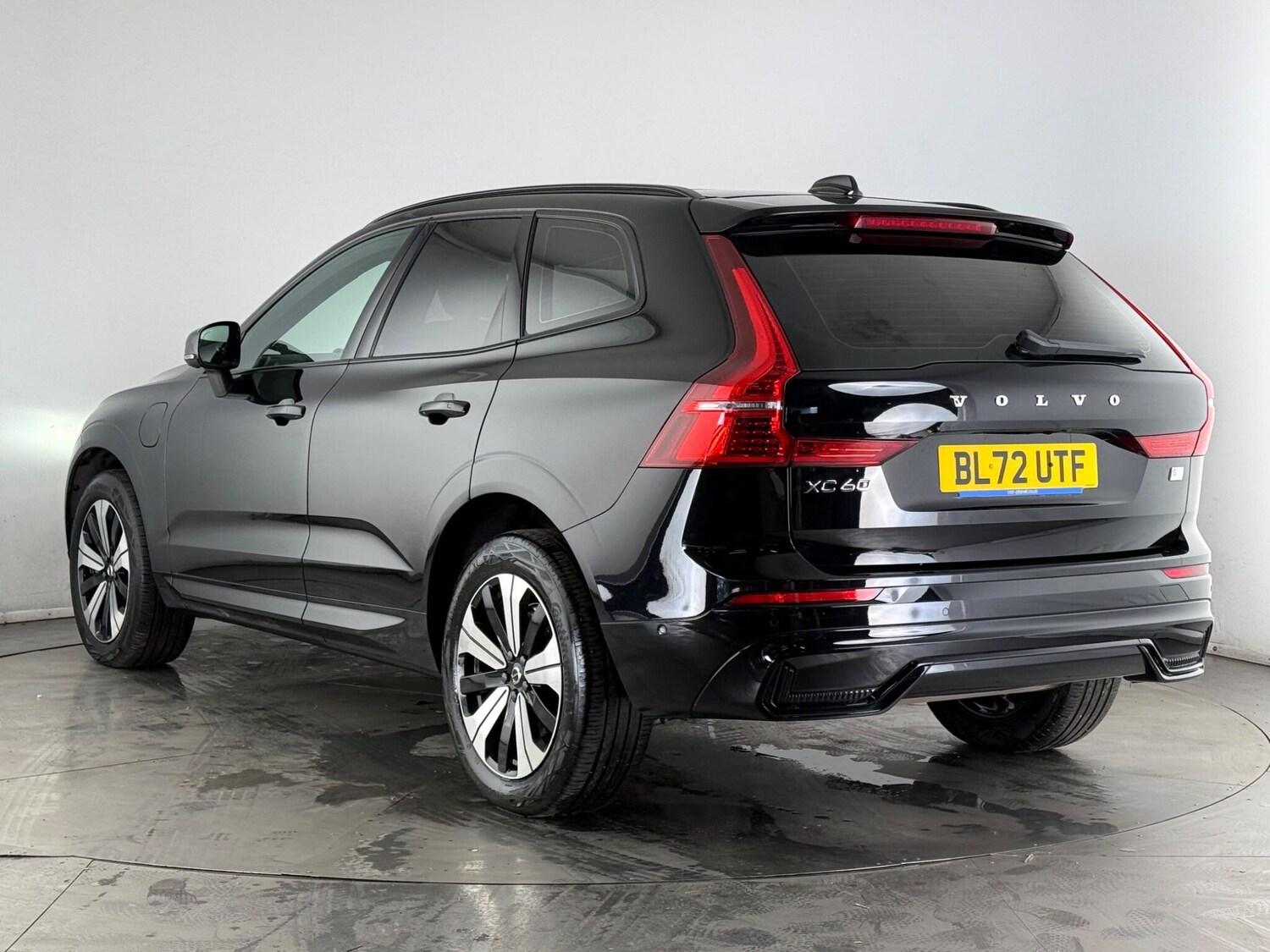 Used Volvo XC60 2023 for sale - 77268239: Photo 3