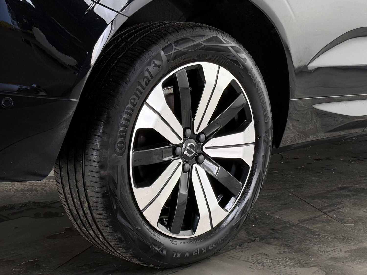 Used Volvo XC60 2023 for sale - 77268239: Photo 5