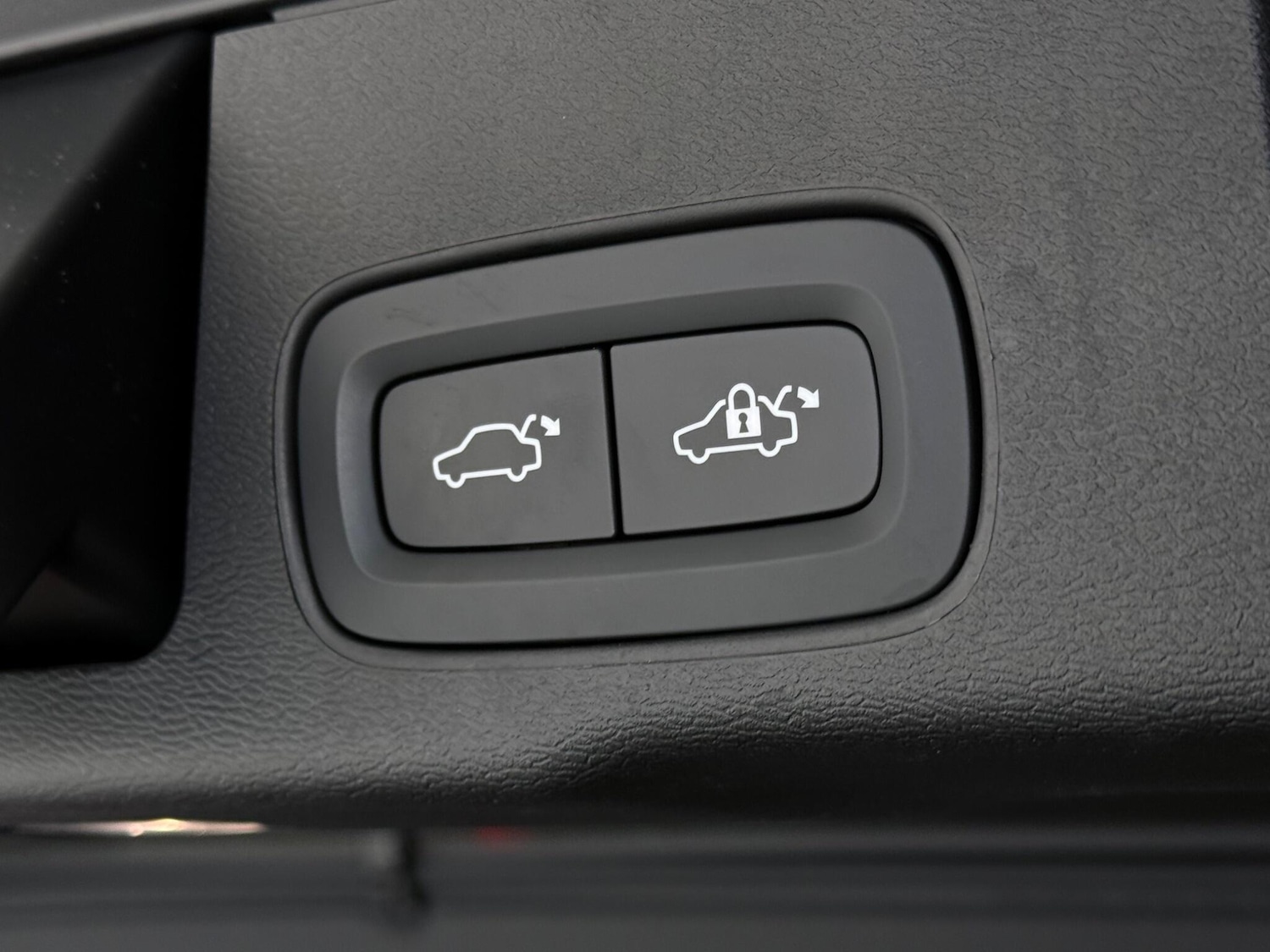 Used Volvo XC60 2023 for sale - 77268239: Photo 6