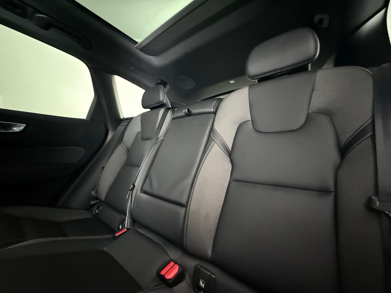 Used Volvo XC60 2023 for sale - 77268239: Photo 9