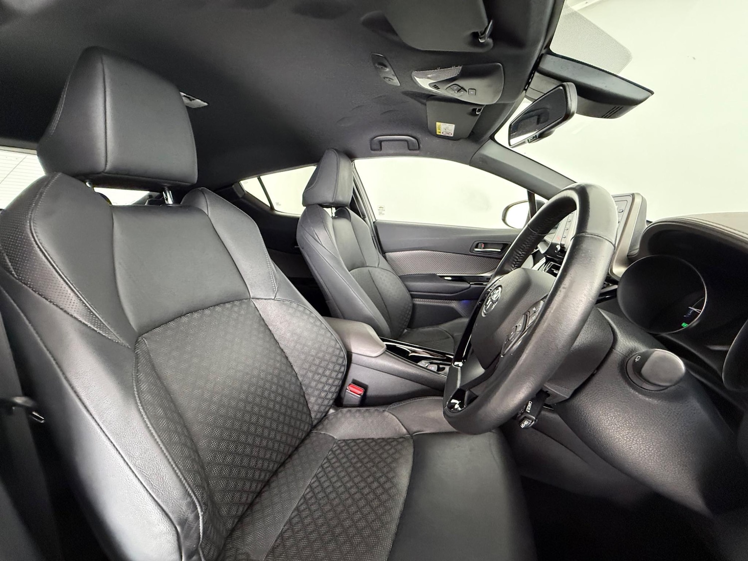 Used Toyota C-HR 2020 for sale - 76468373: Photo 15