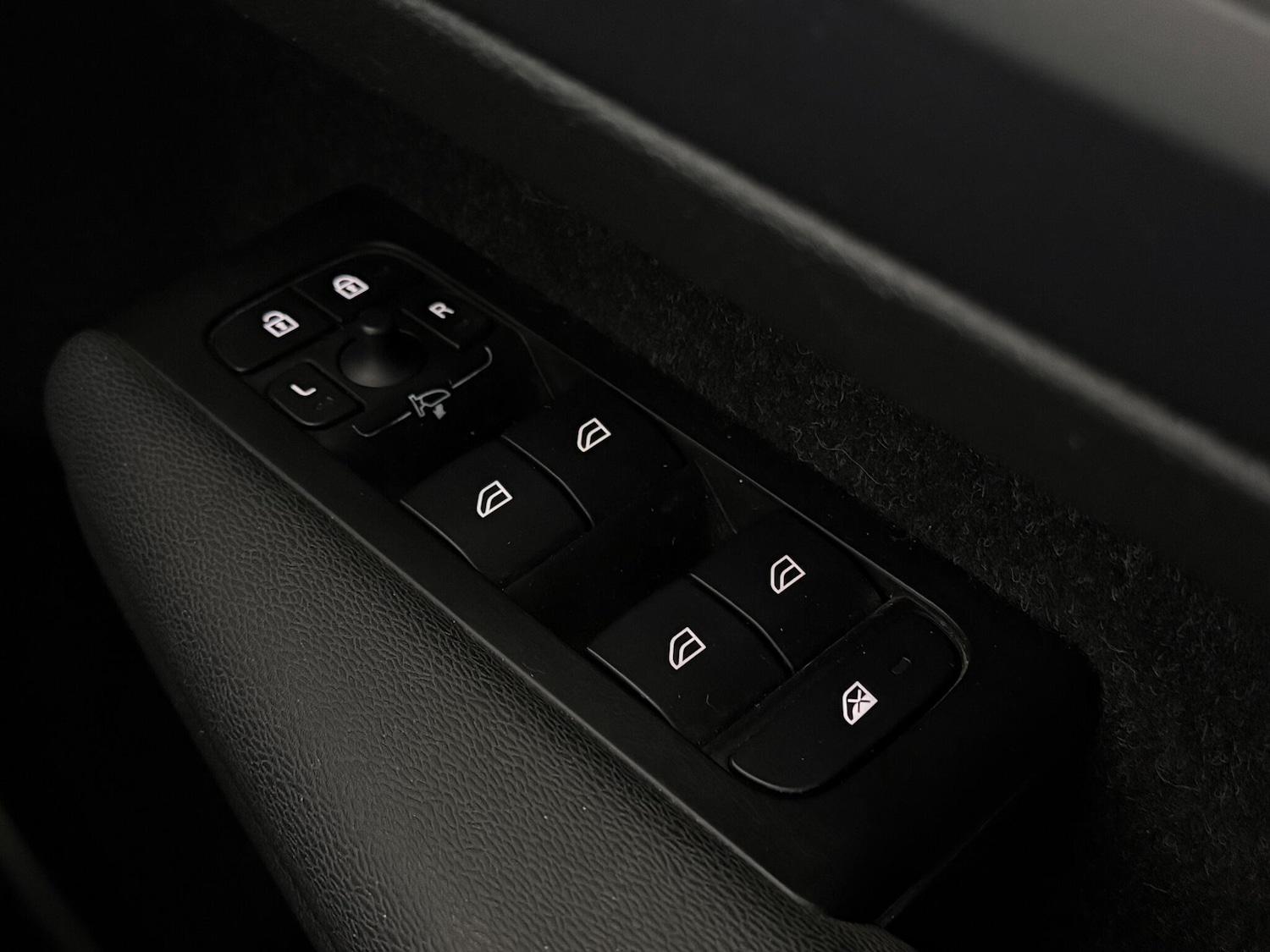 Used Volvo XC40 2021 for sale - 76468096: Photo 21