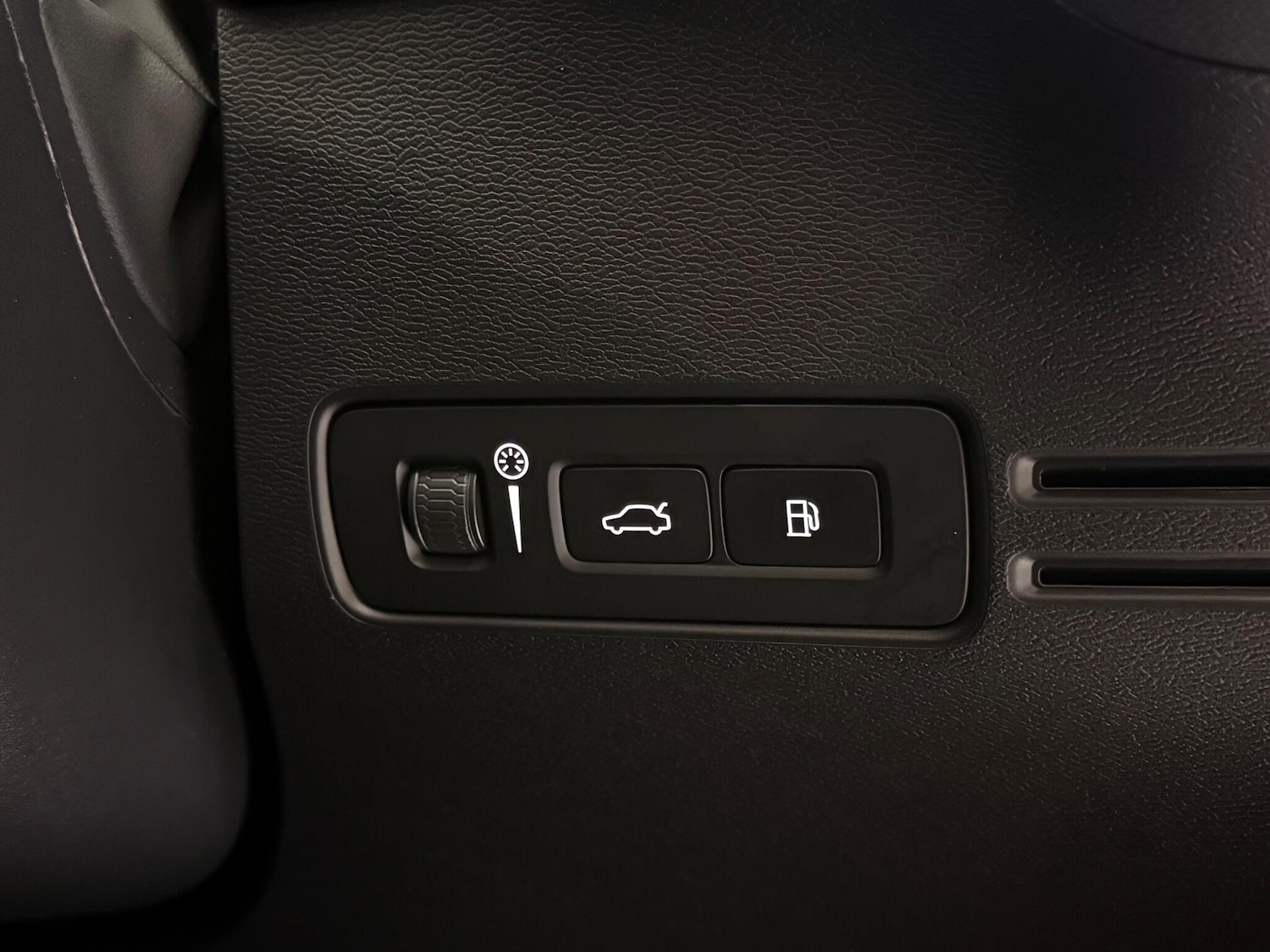 Used Volvo XC40 2022 for sale - 77181357: Photo 23