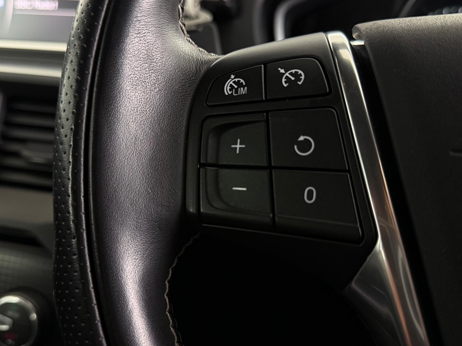 Used Volvo V40 2017 for sale - 77246654: Photo 17