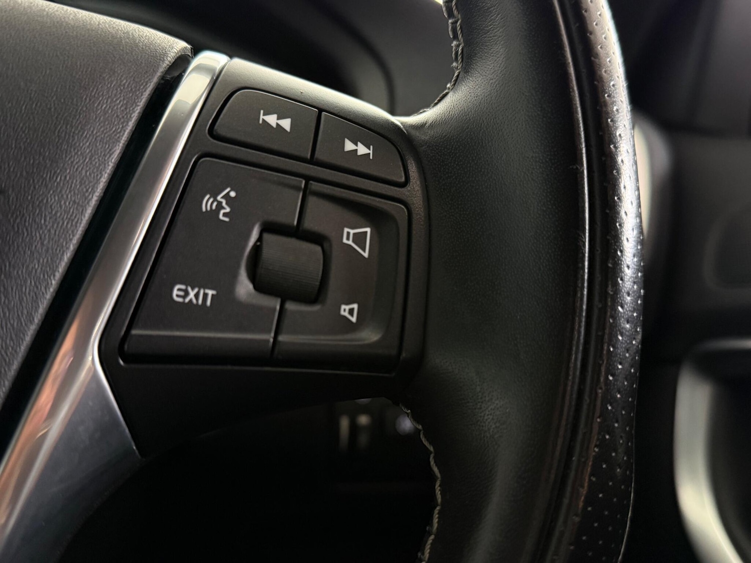 Used Volvo V40 2017 for sale - 77246654: Photo 18