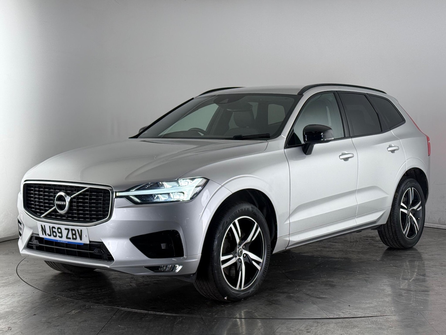 Used Volvo XC60 2019 for sale - 77180983: Photo 2