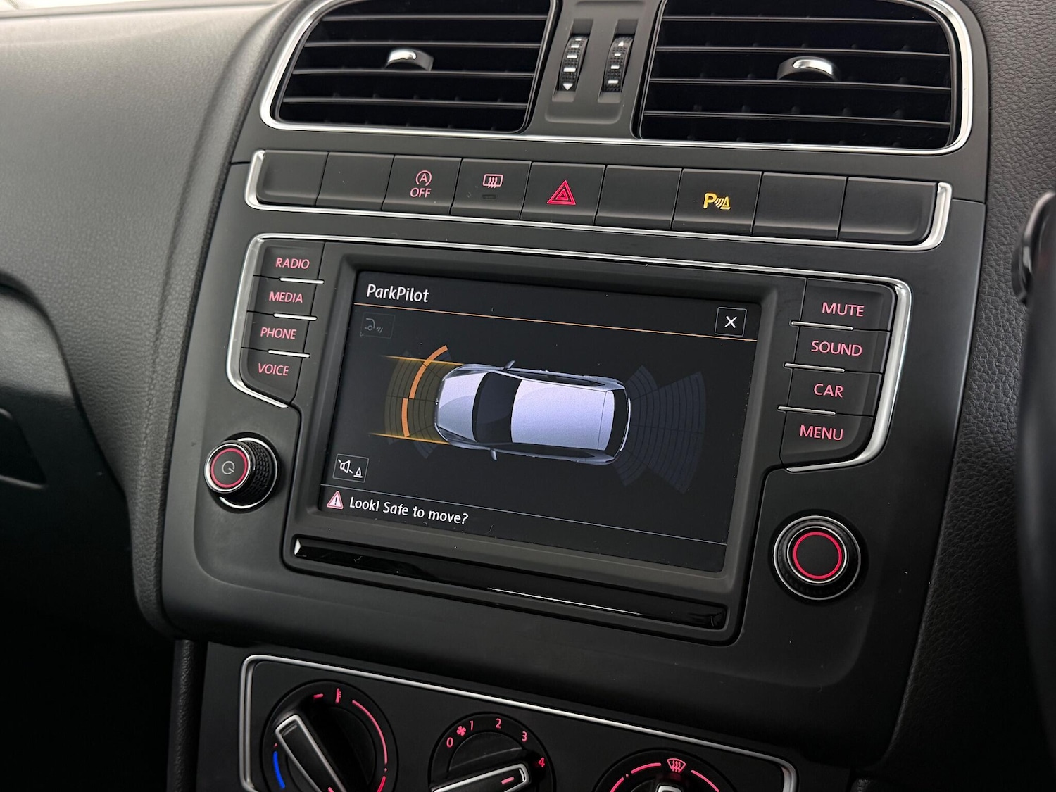 Used Volkswagen Polo 2015 for sale - 77599192: Photo 31