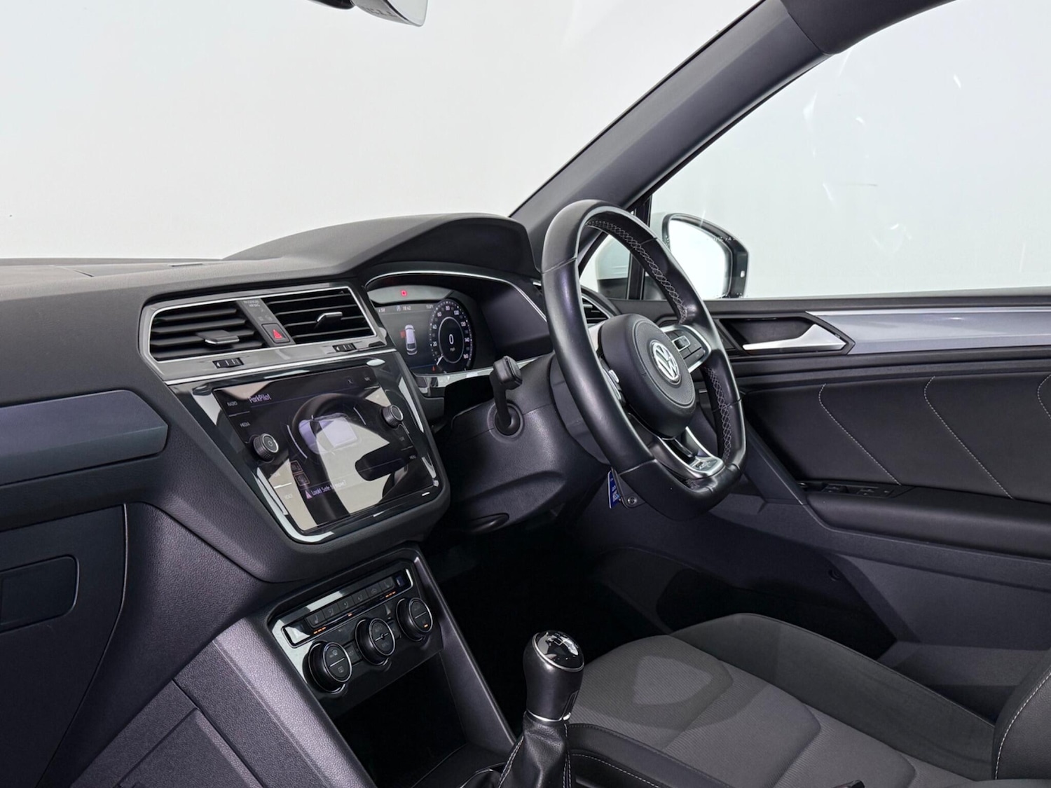 Used Volkswagen Tiguan 2018 for sale - 76468110: Photo 17