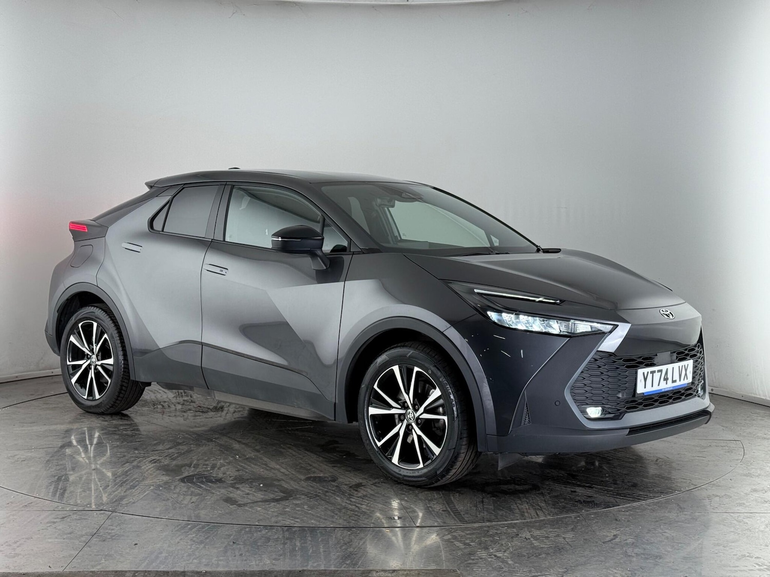 Used Toyota C-HR 2024 for sale - 77181265: Photo 1