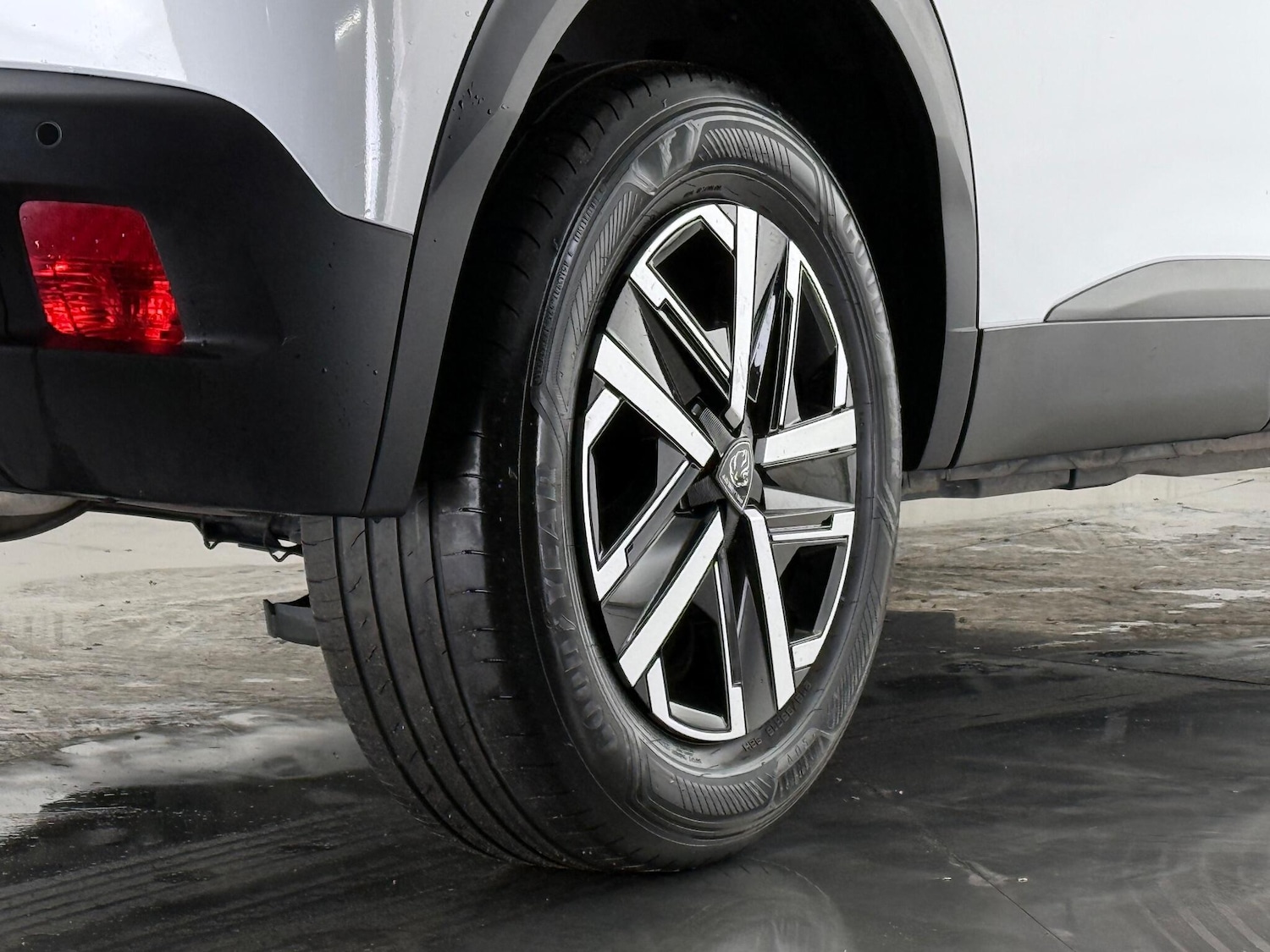 Used Peugeot 2008 2023 for sale - 77259518: Photo 9