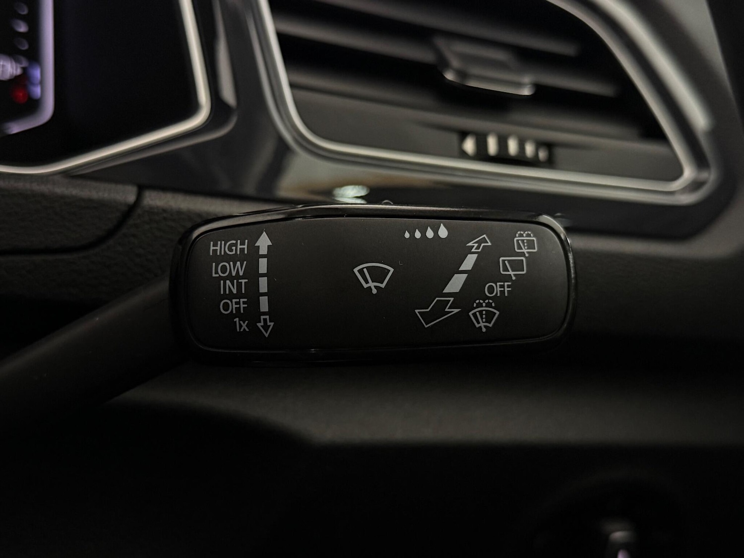 Used Volkswagen T-Roc 2018 for sale - 76472436: Photo 26