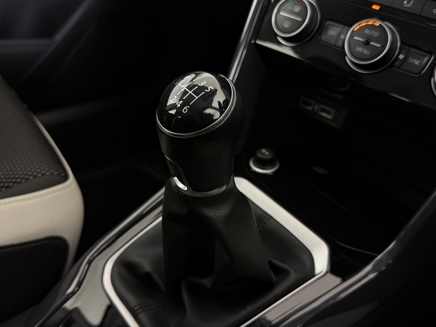 Used Volkswagen T-Roc 2018 for sale - 76472436: Photo 41