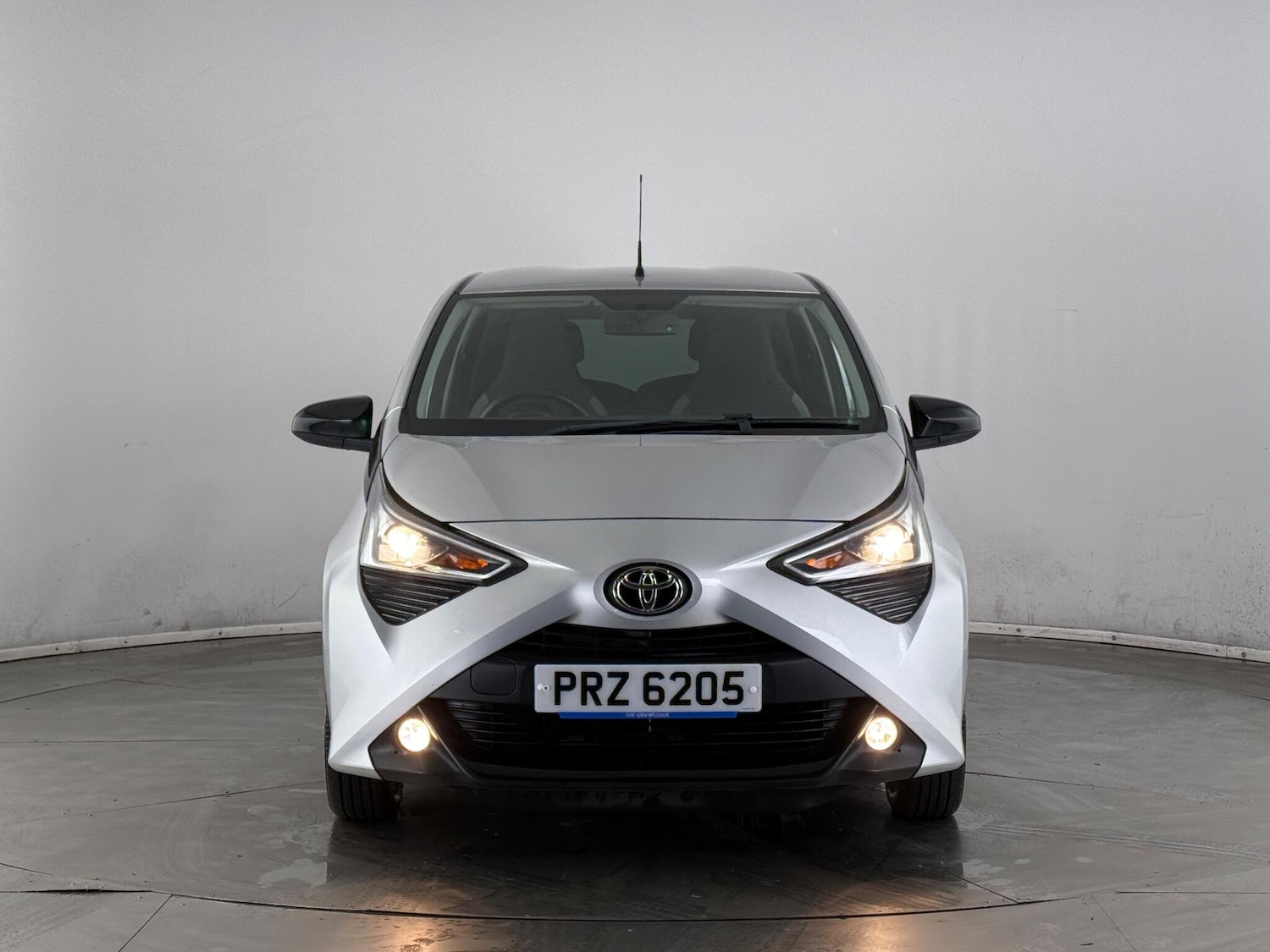 Used Toyota AYGO 2019 for sale - 77268234: Photo 2