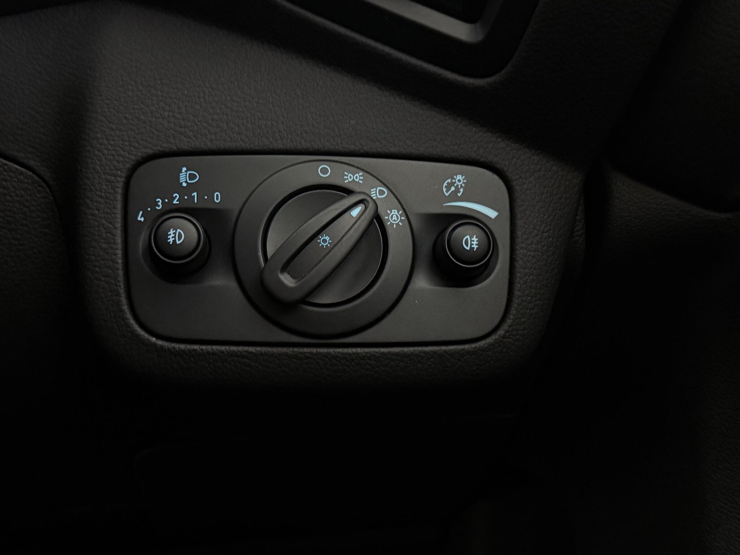 Used Ford Kuga 2018 for sale - 77246180: Photo 25