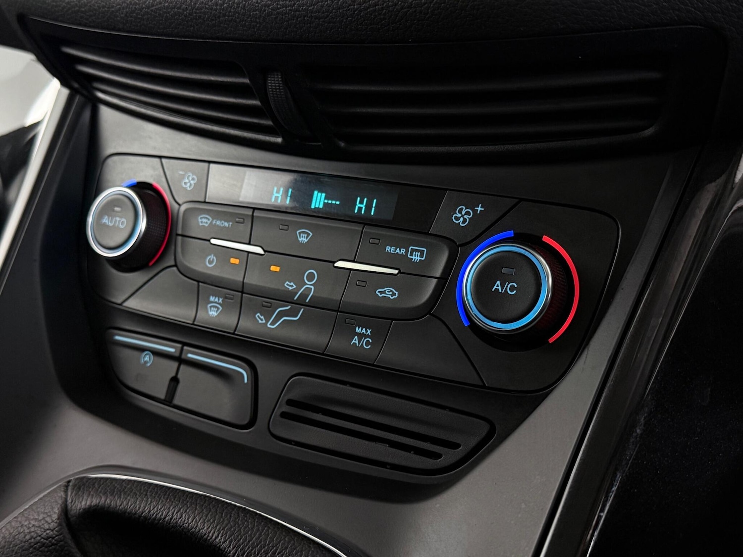 Used Ford Kuga 2018 for sale - 77246180: Photo 30