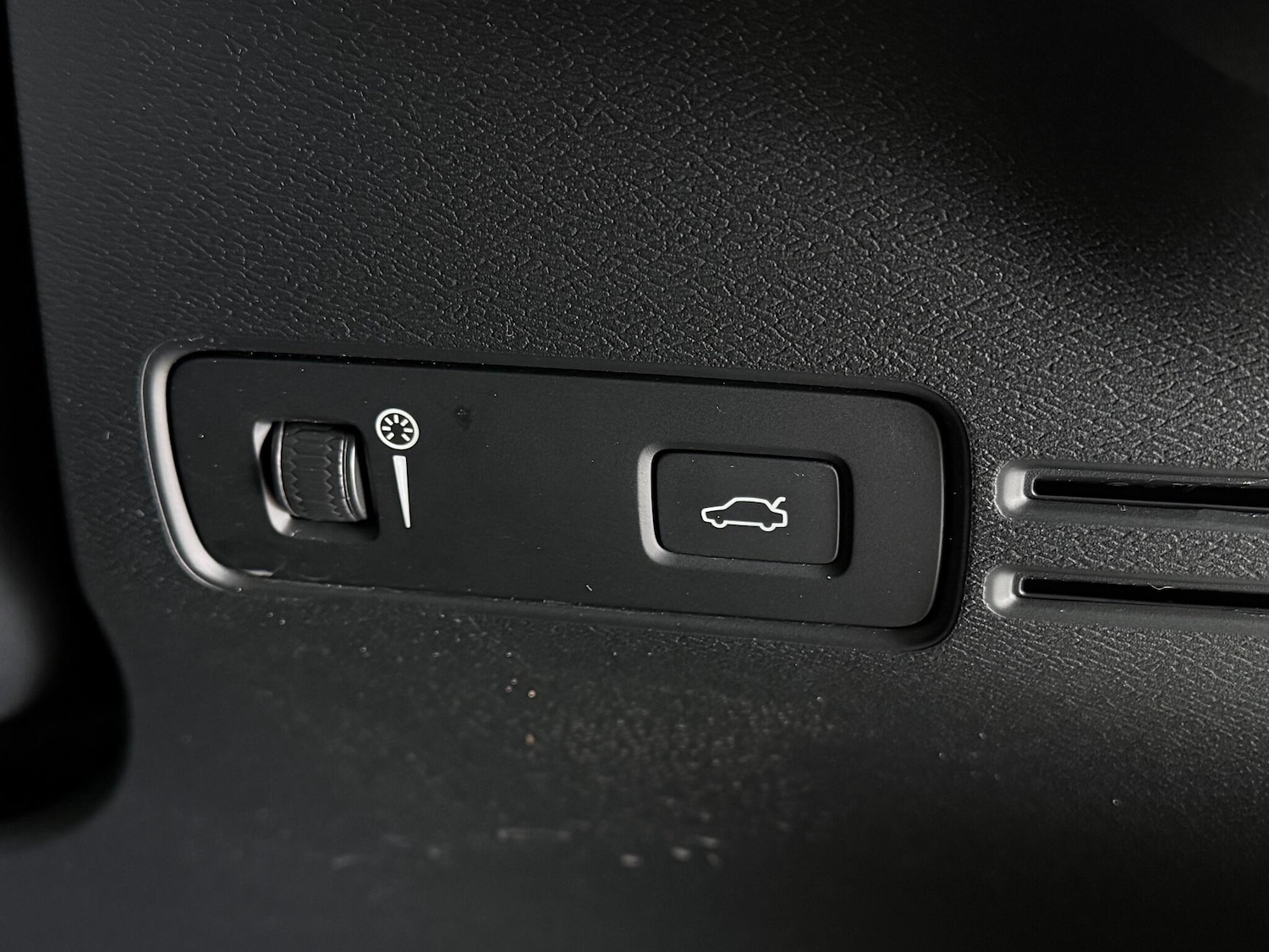 Used Volvo XC40 2021 for sale - 76468403: Photo 40