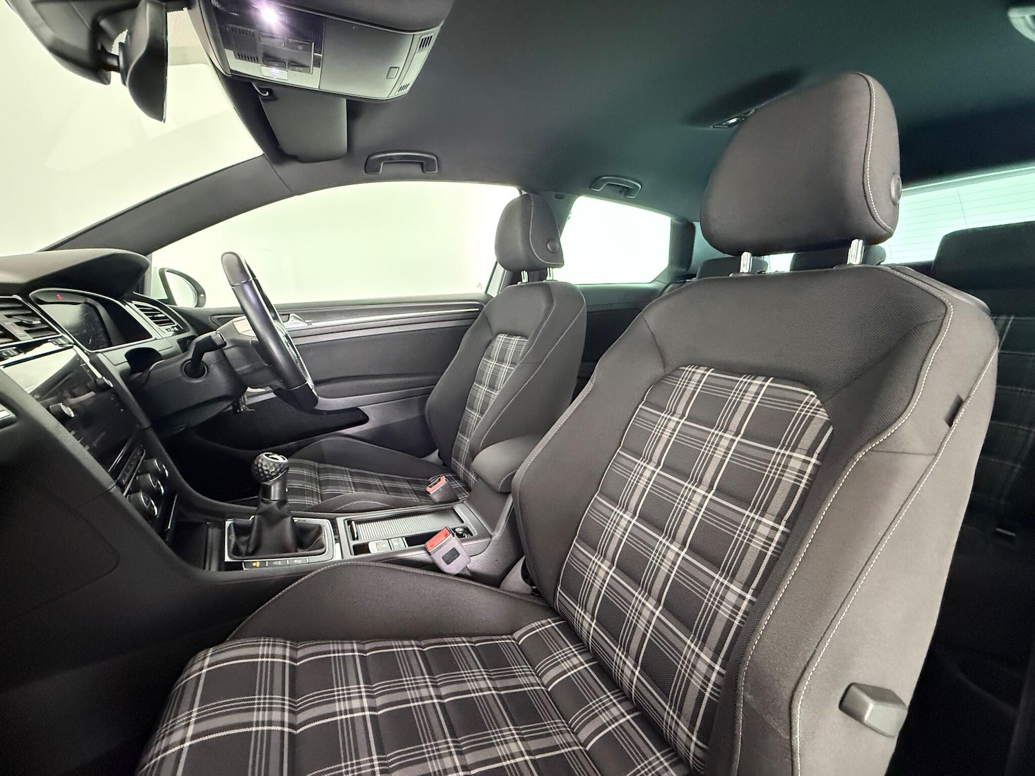 Used Volkswagen Golf 2017 for sale - 76823665: Photo 18