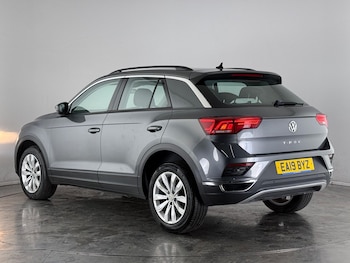 Used Volkswagen T-Roc 2019 for sale - 77246750: Photo