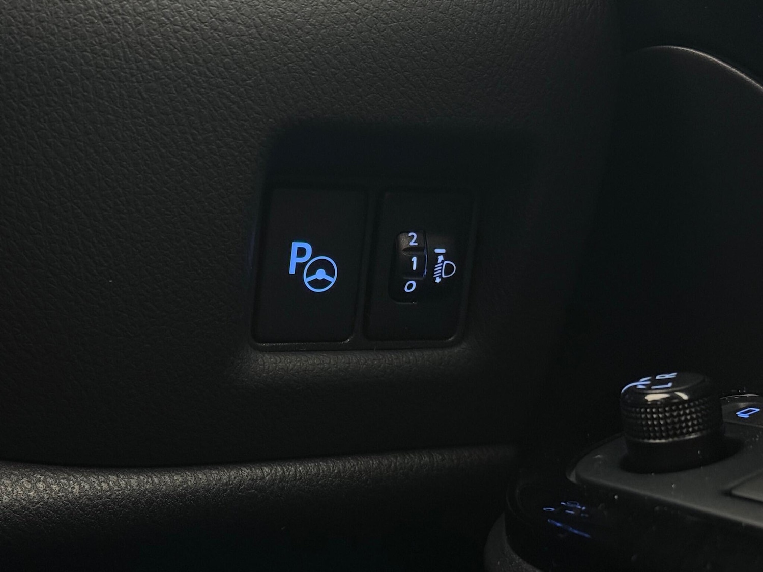 Used Toyota C-HR 2022 for sale - 76468761: Photo 27