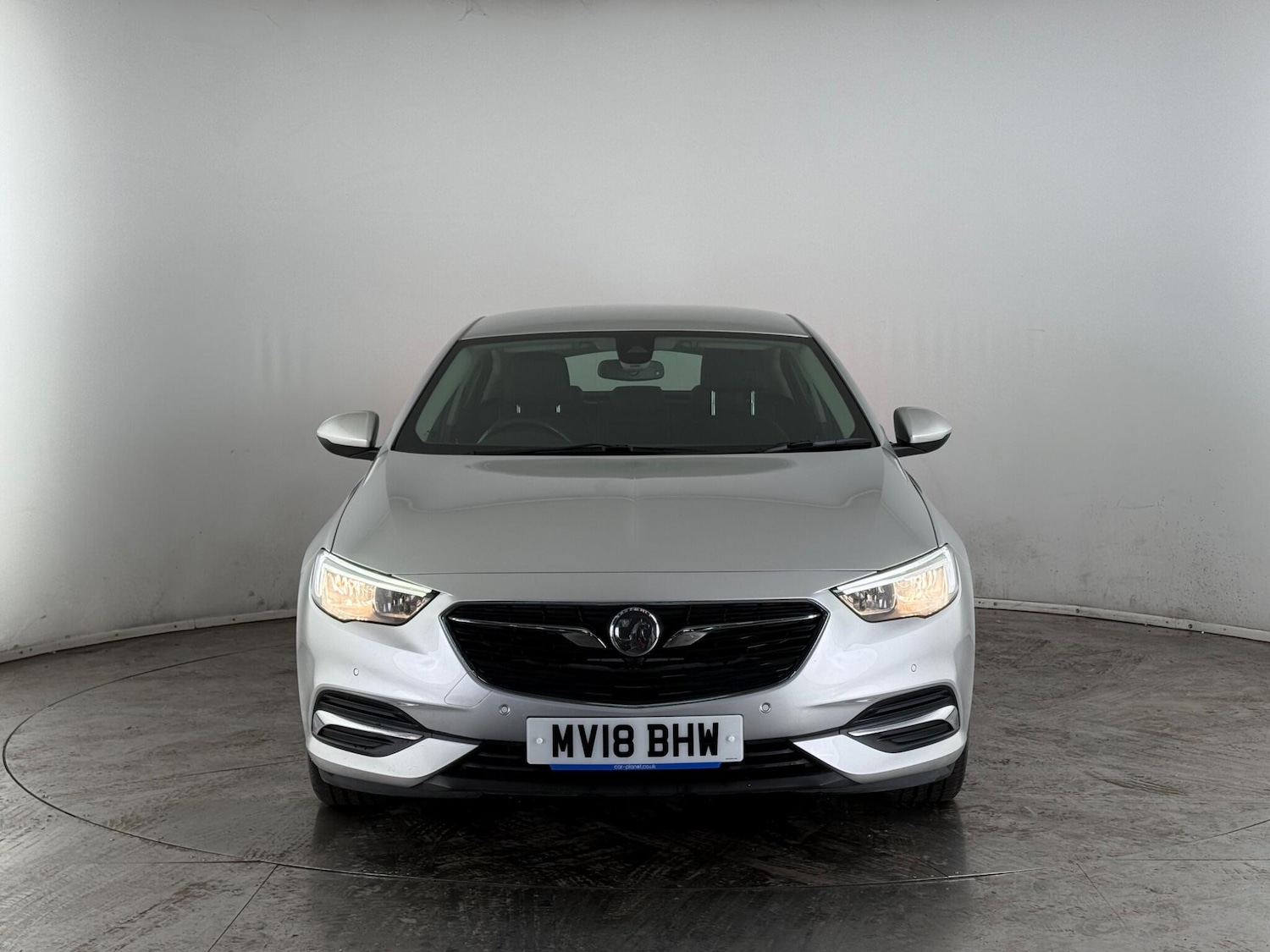 Used Vauxhall Insignia 2018 for sale - 77243652: Photo 2