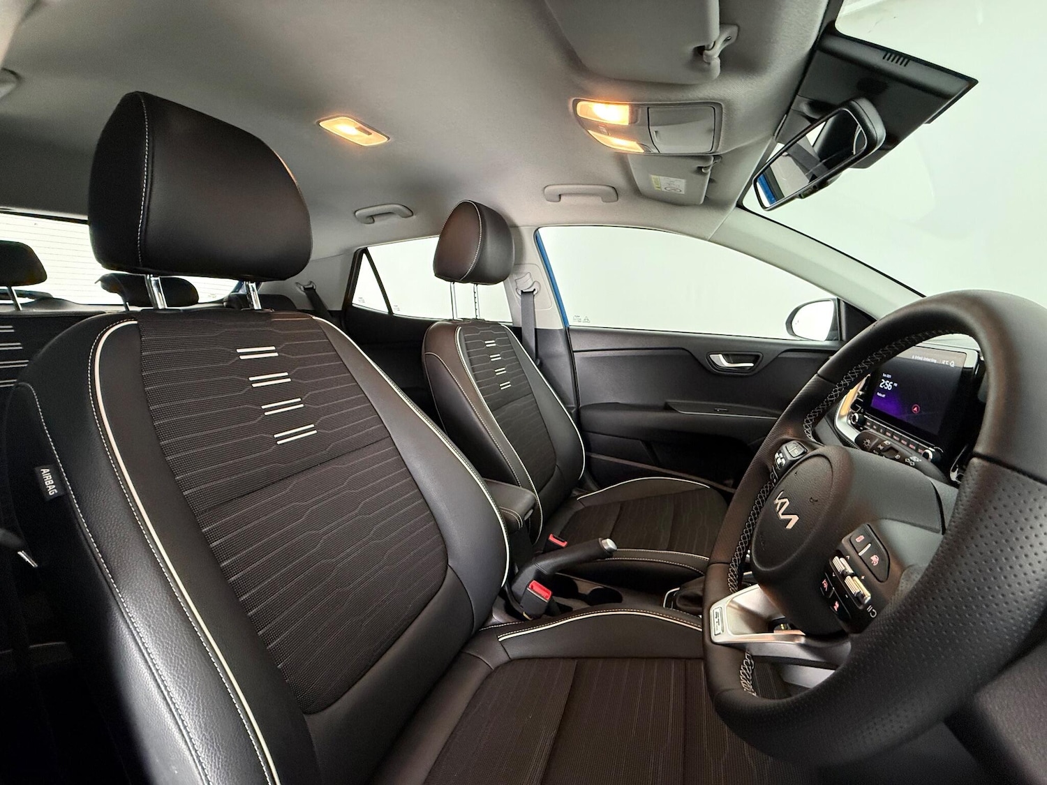 Used Kia Stonic 2024 for sale - 77180817: Photo 11