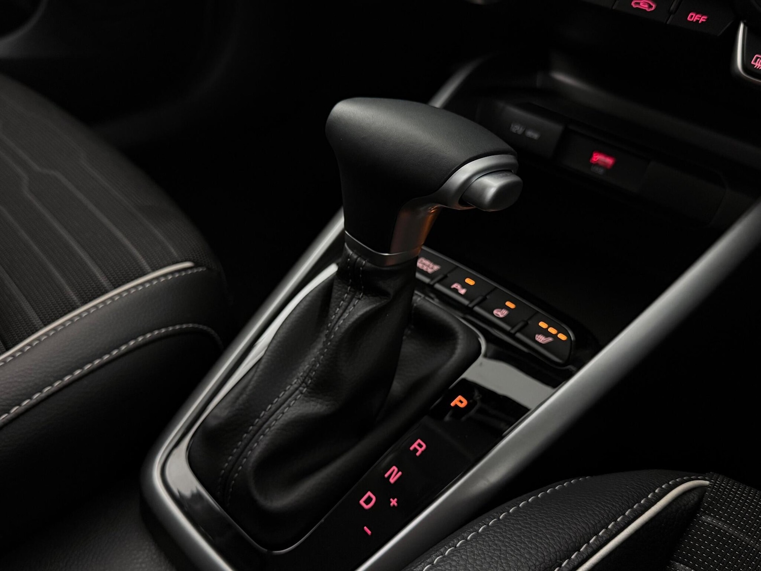 Used Kia Stonic 2024 for sale - 77180817: Photo 30