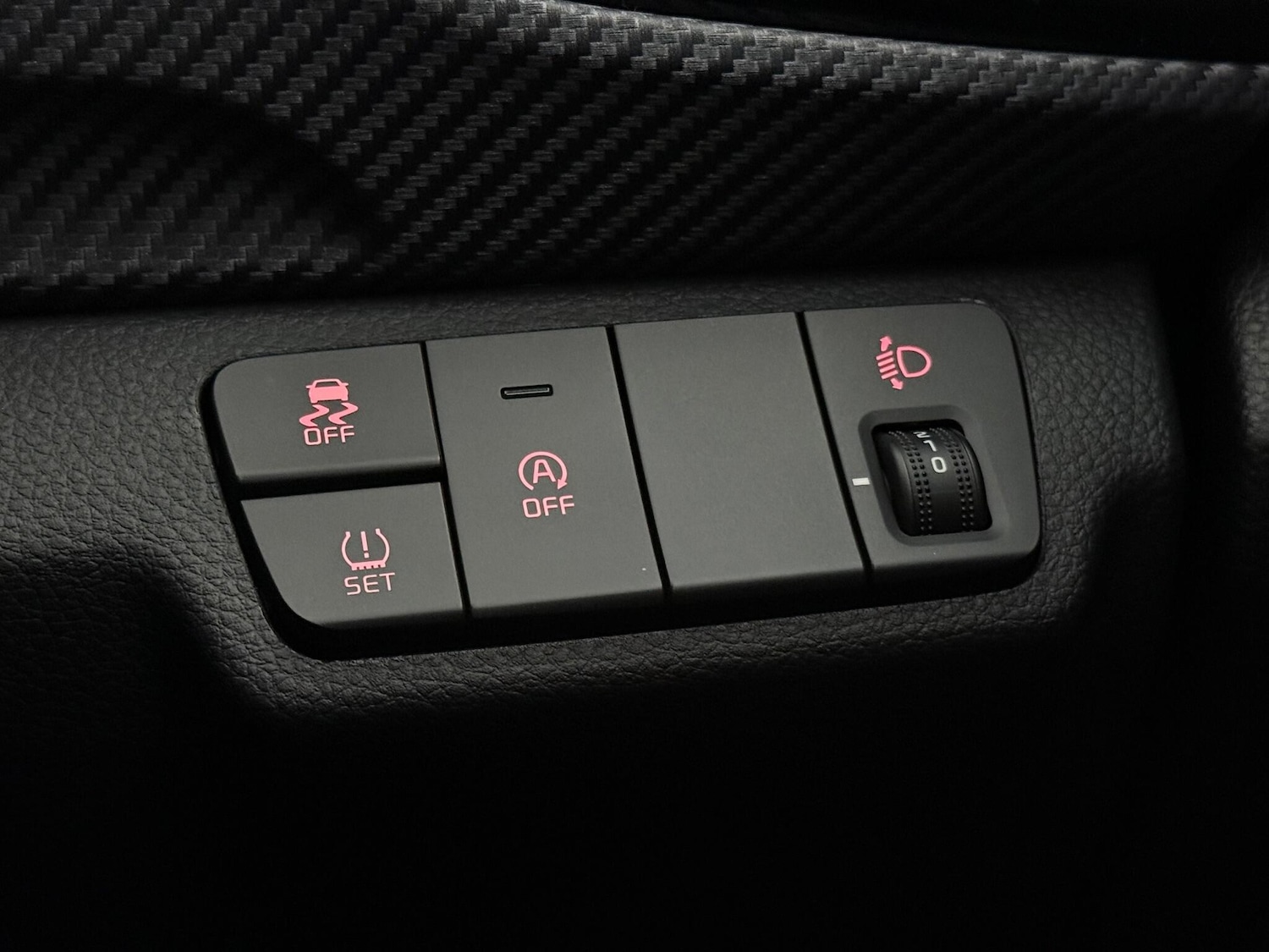 Used Kia Stonic 2024 for sale - 77180817: Photo 32