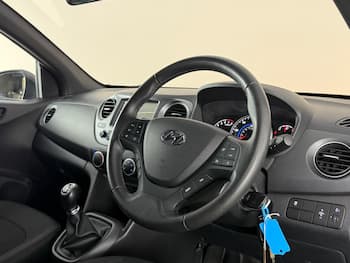 Used Hyundai i10 2018 for sale - 79602366: Photo