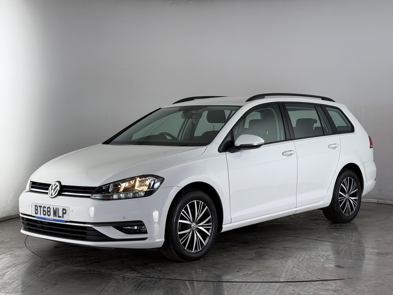 Used Volkswagen Golf 2018 for sale - 77591194: Photo 2