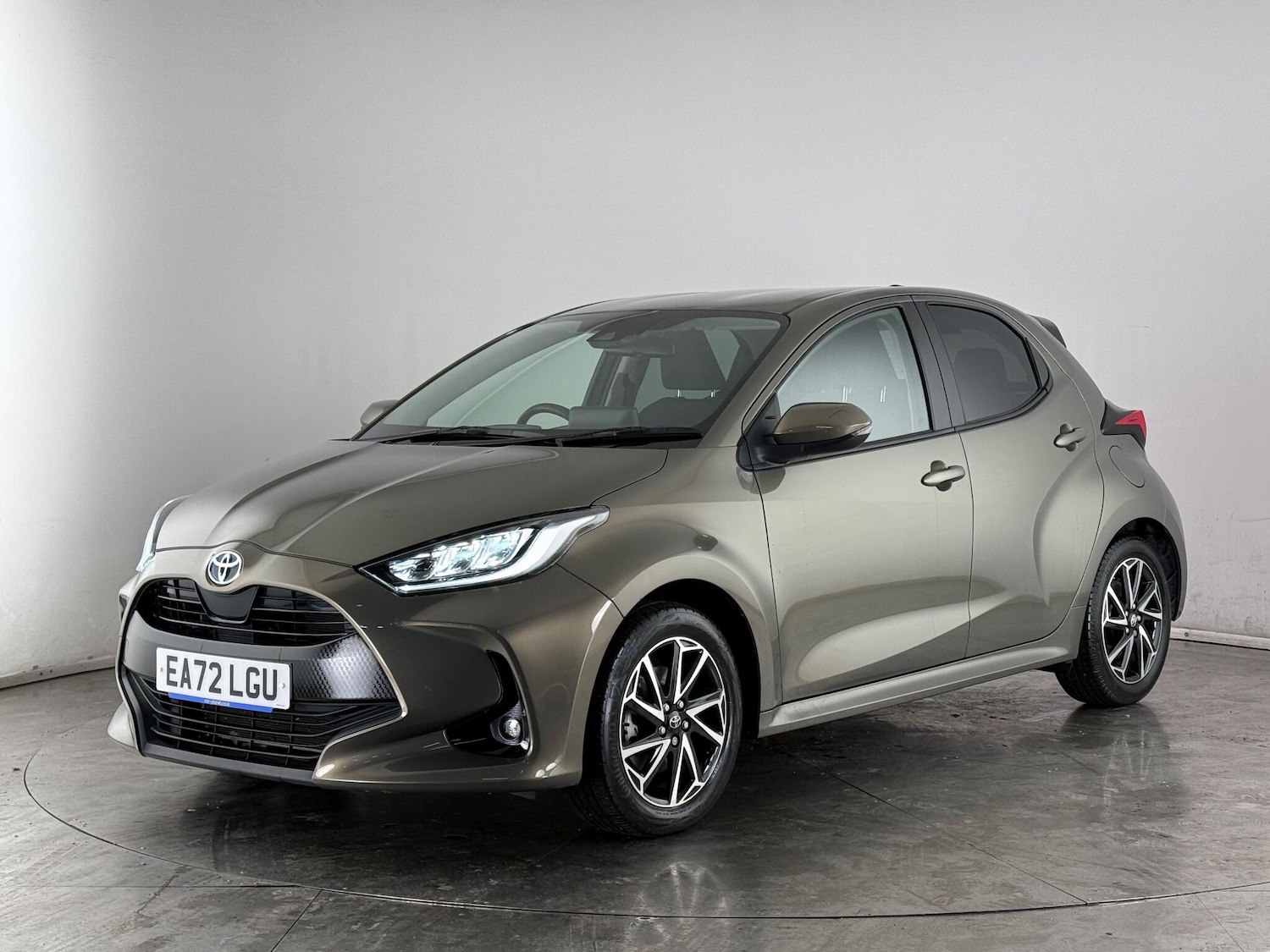 Used Toyota Yaris 2022 for sale - 77246239: Photo 2